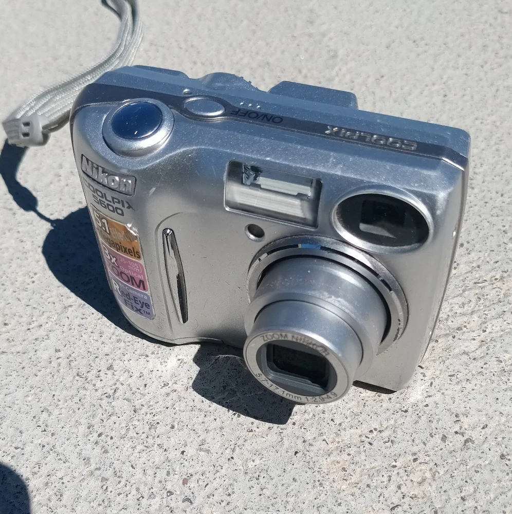 Nikon Coolpix E5600 Digital Camera